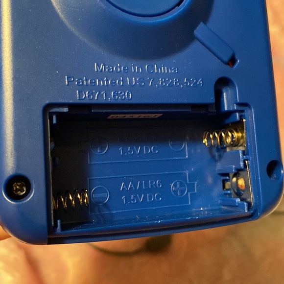 O2 Cool Battery Powered Neck Fan - Picture 5 of 6